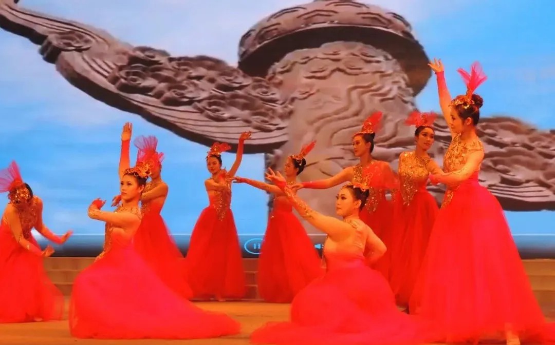 乐鱼(中国)特钢(集团)“致敬奋斗 礼赞楷模”2024年度表彰先进颁奖典礼隆重举行