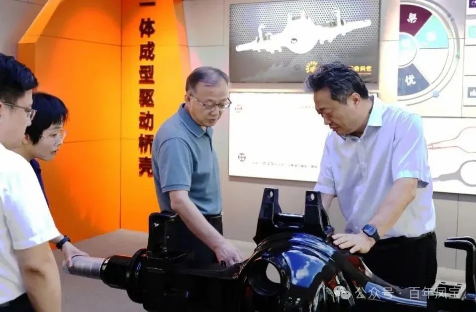 省发改委副主任万战伟到乐鱼(中国)集团调研指导工作